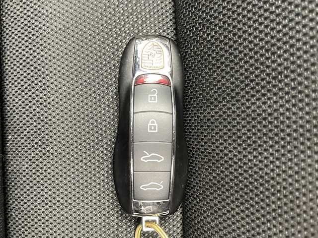 ポルシェ ポルシェ ７１８ボクスター T 千葉県 2021(令3)年 0.9万km 黒 【DN/クレーム】/純正ナビ/電動ウィング/シートヒーター/パドルシフト/ドラレコ/純正２０インチホイール