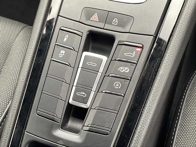 ポルシェ ポルシェ ７１８ボクスター T 千葉県 2021(令3)年 0.9万km 黒 【DN/クレーム】/純正ナビ/電動ウィング/シートヒーター/パドルシフト/ドラレコ/純正２０インチホイール