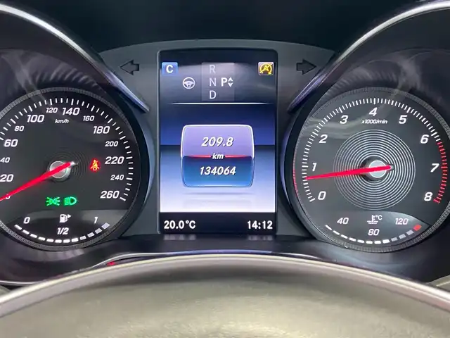 メルセデス・ベンツ Ｃ１８０ クーペ スポーツ+ 岐阜県 2016(平28)年 13.4万km ポーラホワイト ワンオーナー/レザーエクスクルーシブパッケージ（OP）/・本革シート/・エアバランスパッケージ/・パノラミックスライディングルーフ/レーダーセーフティパッケージ/・ディストロニックプラス（ステアリングアシスト付）/・飛び出し検知機能付ブレーキアシストプラス/・PRE-SAFEブレーキ（歩行者検知機能付）/・アクティブブラインドスポットアシスト/・アクティブレーンキーピングアシスト/・被害軽減ブレーキ付後方衝突警告システム/AMGスタイリングパッケージ/純正HDDナビ/バックカメラ/メモリ機能パワーシート/前席シートヒーター/LEDヘッドライト/オートライト/本革巻きステアリング/MTモードAT/パドルシフト/純正19インチAMGマルチスポークAW/純正フロアマット/純正ETC/スマートキー×2