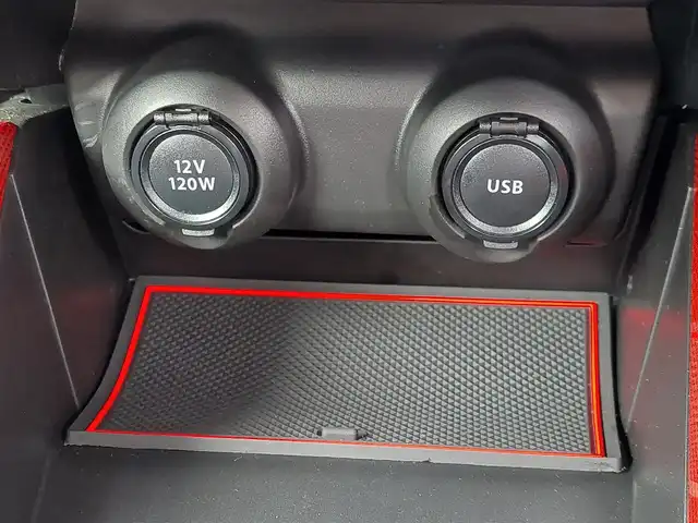スズキ スイフト スポーツ 東京都 2024(令6)年 1.3万km スーパーブラックパール 社外7インチナビ/Bluetooth/HDMI/TV/全周囲カメラ/衝突被害軽減システム/オートライト/レーンアシスト/レーダークルーズコントロール/クリアランスソナー/運転席シートヒーター/LEDヘッドライト/フォグランプ/プッシュスタート/スマートキー/純正17インチアルミホイール/ダブル+サイドエアバッグ/デジタルインナーミラー/ドライブレコーダー