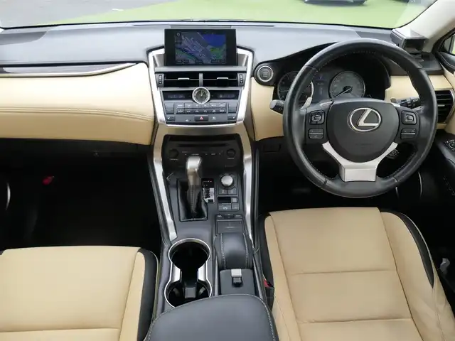 レクサス ＮＸ 200t Iパッケージ 千葉県 2014(平26)年 7.9万km スターライトブラックガラスフレーク 純正SDナビ/地デジTV/【DVD/CD再生機能　Bluetooth接続】/サイド/バックカメラ/ドライブレコーダー/前席パワーシート/シートヒーター/革巻きステアリング/ステアリングヒーター/ステアリングスイッチ/パドルシフト/ETC/3眼LEDヘッドライト/フォグライト/ウインカーミラー/クリアランスソナー/純正18インチアルミホイル/サイド/カーテンエアバッグ/スマートキー