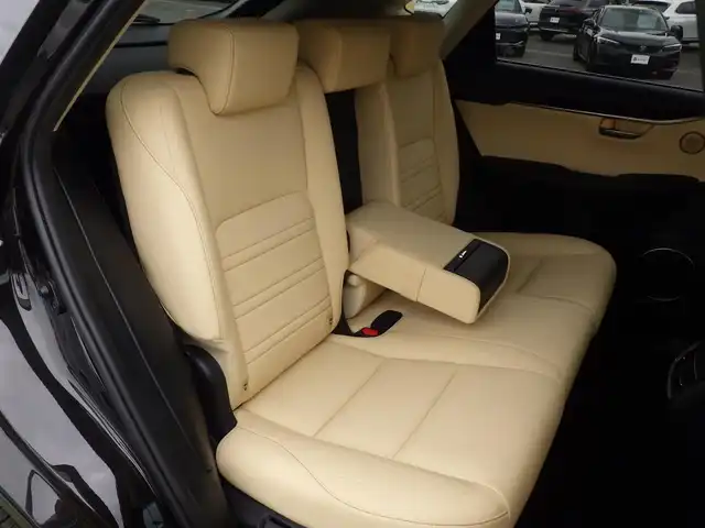 レクサス ＮＸ 200t Iパッケージ 千葉県 2014(平26)年 7.9万km スターライトブラックガラスフレーク 純正SDナビ/地デジTV/【DVD/CD再生機能　Bluetooth接続】/サイド/バックカメラ/ドライブレコーダー/前席パワーシート/シートヒーター/革巻きステアリング/ステアリングヒーター/ステアリングスイッチ/パドルシフト/ETC/3眼LEDヘッドライト/フォグライト/ウインカーミラー/クリアランスソナー/純正18インチアルミホイル/サイド/カーテンエアバッグ/スマートキー