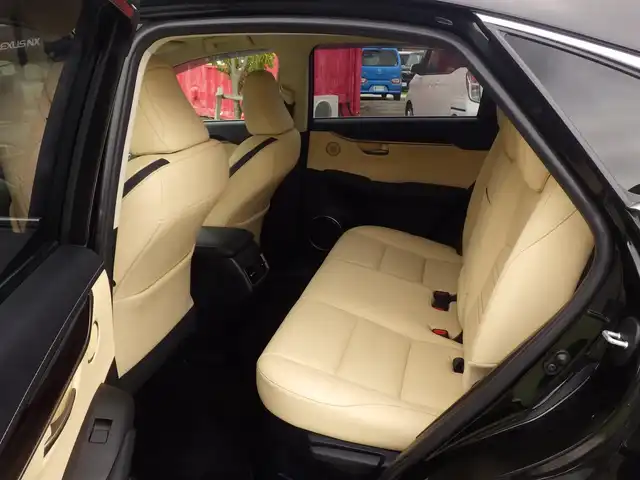 レクサス ＮＸ 200t Iパッケージ 千葉県 2014(平26)年 7.9万km スターライトブラックガラスフレーク 純正SDナビ/地デジTV/【DVD/CD再生機能　Bluetooth接続】/サイド/バックカメラ/ドライブレコーダー/前席パワーシート/シートヒーター/革巻きステアリング/ステアリングヒーター/ステアリングスイッチ/パドルシフト/ETC/3眼LEDヘッドライト/フォグライト/ウインカーミラー/クリアランスソナー/純正18インチアルミホイル/サイド/カーテンエアバッグ/スマートキー