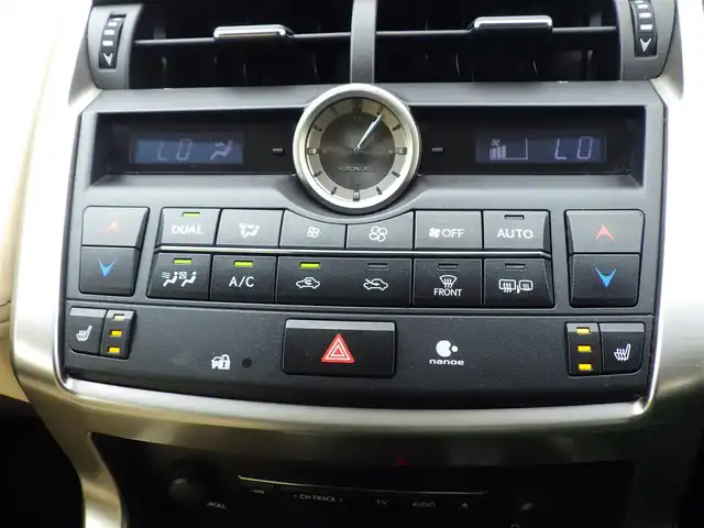 レクサス ＮＸ 200t Iパッケージ 千葉県 2014(平26)年 7.9万km スターライトブラックガラスフレーク 純正SDナビ/地デジTV/【DVD/CD再生機能　Bluetooth接続】/サイド/バックカメラ/ドライブレコーダー/前席パワーシート/シートヒーター/革巻きステアリング/ステアリングヒーター/ステアリングスイッチ/パドルシフト/ETC/3眼LEDヘッドライト/フォグライト/ウインカーミラー/クリアランスソナー/純正18インチアルミホイル/サイド/カーテンエアバッグ/スマートキー