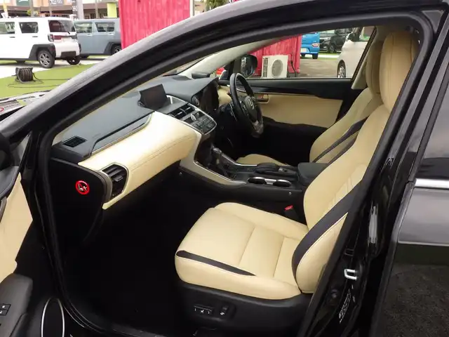 レクサス ＮＸ 200t Iパッケージ 千葉県 2014(平26)年 7.9万km スターライトブラックガラスフレーク 純正SDナビ/地デジTV/【DVD/CD再生機能　Bluetooth接続】/サイド/バックカメラ/ドライブレコーダー/前席パワーシート/シートヒーター/革巻きステアリング/ステアリングヒーター/ステアリングスイッチ/パドルシフト/ETC/3眼LEDヘッドライト/フォグライト/ウインカーミラー/クリアランスソナー/純正18インチアルミホイル/サイド/カーテンエアバッグ/スマートキー