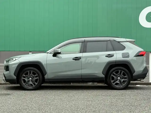 トヨタ ＲＡＶ４ アドベンチャー 千葉県 2022(令4)年 9万km アーバンカーキ 純正ディスプレイオーディオ/Bluetooth/USB/レーダークルーズコントロール/パノラミックビューモニター/バックカメラ/パワーバックドア/前後ドライブレコーダー/レザーシート/シートヒーター/ベンチレーション/パワーシート/ETC2.0/ブラインドスポットモニター/トヨタセーフティセンス/オートライト/オートハイビーム/LEDヘッドライト/フォグランプ/純正19インチAW