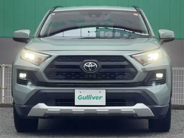 トヨタ ＲＡＶ４ アドベンチャー 千葉県 2022(令4)年 9万km アーバンカーキ 純正ディスプレイオーディオ/Bluetooth/USB/レーダークルーズコントロール/パノラミックビューモニター/バックカメラ/パワーバックドア/前後ドライブレコーダー/レザーシート/シートヒーター/ベンチレーション/パワーシート/ETC2.0/ブラインドスポットモニター/トヨタセーフティセンス/オートライト/オートハイビーム/LEDヘッドライト/フォグランプ/純正19インチAW