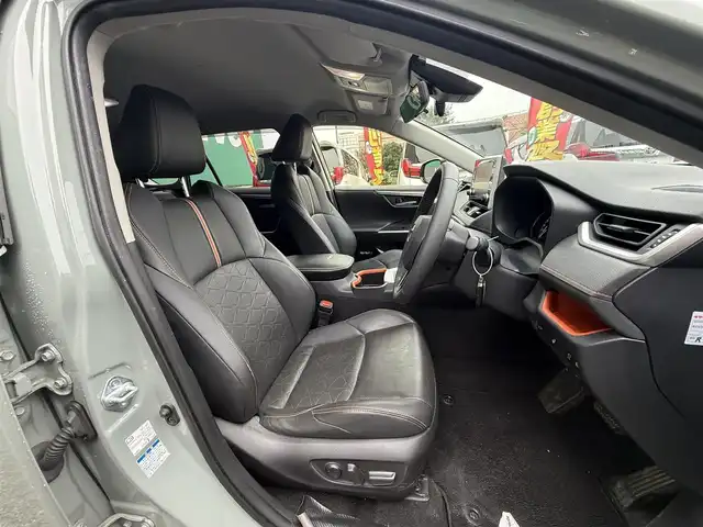 トヨタ ＲＡＶ４ アドベンチャー 千葉県 2022(令4)年 9万km アーバンカーキ 純正ディスプレイオーディオ/Bluetooth/USB/レーダークルーズコントロール/パノラミックビューモニター/バックカメラ/パワーバックドア/前後ドライブレコーダー/レザーシート/シートヒーター/ベンチレーション/パワーシート/ETC2.0/ブラインドスポットモニター/トヨタセーフティセンス/オートライト/オートハイビーム/LEDヘッドライト/フォグランプ/純正19インチAW