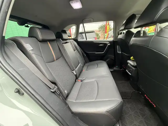 トヨタ ＲＡＶ４ アドベンチャー 千葉県 2022(令4)年 9万km アーバンカーキ 純正ディスプレイオーディオ/Bluetooth/USB/レーダークルーズコントロール/パノラミックビューモニター/バックカメラ/パワーバックドア/前後ドライブレコーダー/レザーシート/シートヒーター/ベンチレーション/パワーシート/ETC2.0/ブラインドスポットモニター/トヨタセーフティセンス/オートライト/オートハイビーム/LEDヘッドライト/フォグランプ/純正19インチAW