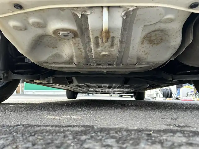 ホンダ フィット ハイブリット Fパッケージ 宮城県 2015(平27)年 15.3万km プレミアムホワイトパール 社外SDメモリーナビ/・Bluetooth/・ワンセグTV/・CD/DVD/ETC/バックカメラ/コーナーセンサー/横滑り防止装置/オートライト/電動格納ミラー/純正フロアマット/オートエアコン/盗難防止装置/ドアバイザー/アイドリングストップ/プッシュスタート＆スペアキー