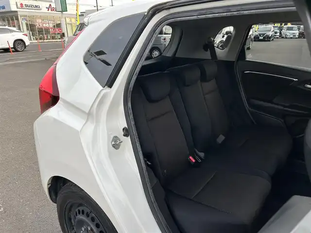 ホンダ フィット ハイブリット Fパッケージ 宮城県 2015(平27)年 15.3万km プレミアムホワイトパール 社外SDメモリーナビ/・Bluetooth/・ワンセグTV/・CD/DVD/ETC/バックカメラ/コーナーセンサー/横滑り防止装置/オートライト/電動格納ミラー/純正フロアマット/オートエアコン/盗難防止装置/ドアバイザー/アイドリングストップ/プッシュスタート＆スペアキー