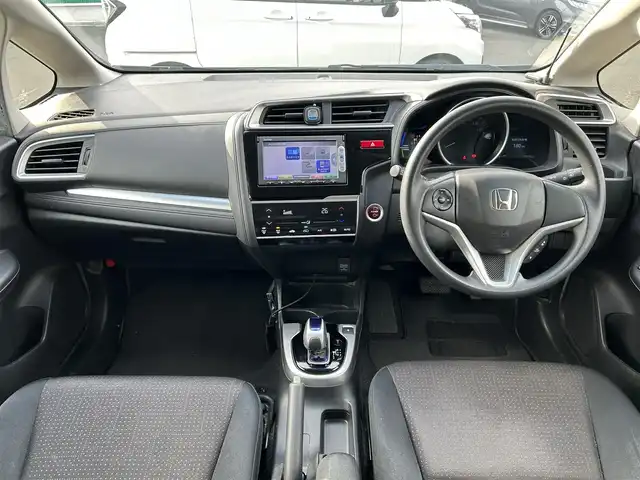 ホンダ フィット ハイブリット Fパッケージ 宮城県 2015(平27)年 15.3万km プレミアムホワイトパール 社外SDメモリーナビ/・Bluetooth/・ワンセグTV/・CD/DVD/ETC/バックカメラ/コーナーセンサー/横滑り防止装置/オートライト/電動格納ミラー/純正フロアマット/オートエアコン/盗難防止装置/ドアバイザー/アイドリングストップ/プッシュスタート＆スペアキー