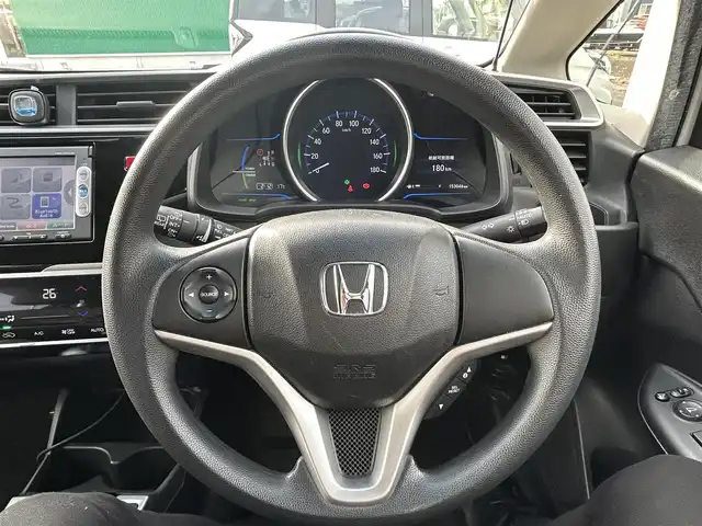 ホンダ フィット ハイブリット Fパッケージ 宮城県 2015(平27)年 15.3万km プレミアムホワイトパール 社外SDメモリーナビ/・Bluetooth/・ワンセグTV/・CD/DVD/ETC/バックカメラ/コーナーセンサー/横滑り防止装置/オートライト/電動格納ミラー/純正フロアマット/オートエアコン/盗難防止装置/ドアバイザー/アイドリングストップ/プッシュスタート＆スペアキー