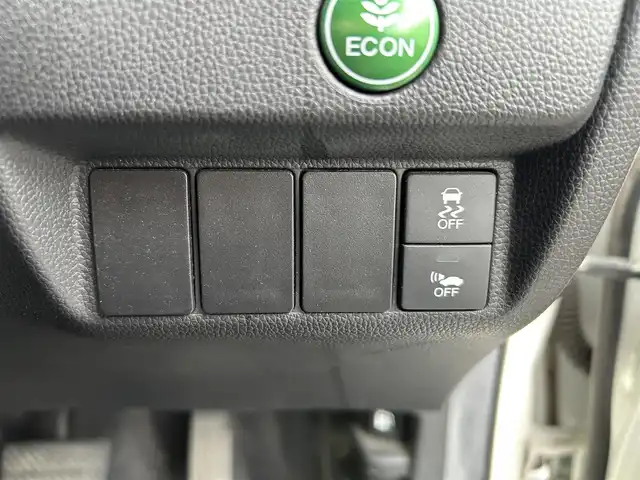 ホンダ フィット ハイブリット Fパッケージ 宮城県 2015(平27)年 15.3万km プレミアムホワイトパール 社外SDメモリーナビ/・Bluetooth/・ワンセグTV/・CD/DVD/ETC/バックカメラ/コーナーセンサー/横滑り防止装置/オートライト/電動格納ミラー/純正フロアマット/オートエアコン/盗難防止装置/ドアバイザー/アイドリングストップ/プッシュスタート＆スペアキー