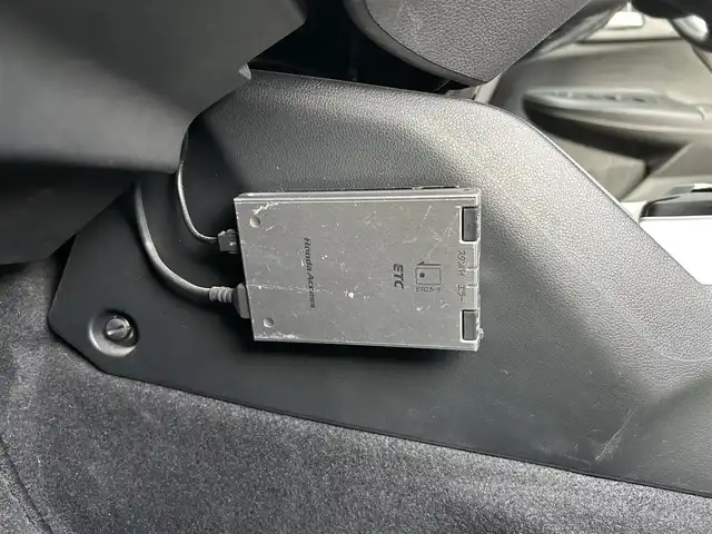 ホンダ フィット ハイブリット Fパッケージ 宮城県 2015(平27)年 15.3万km プレミアムホワイトパール 社外SDメモリーナビ/・Bluetooth/・ワンセグTV/・CD/DVD/ETC/バックカメラ/コーナーセンサー/横滑り防止装置/オートライト/電動格納ミラー/純正フロアマット/オートエアコン/盗難防止装置/ドアバイザー/アイドリングストップ/プッシュスタート＆スペアキー