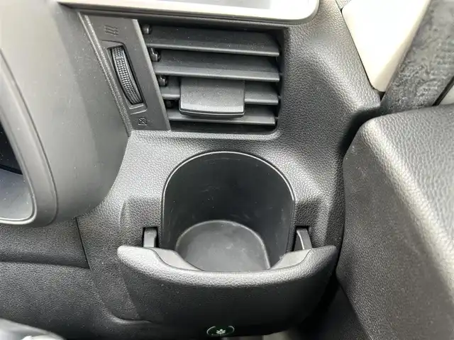 ホンダ フィット ハイブリット Fパッケージ 宮城県 2015(平27)年 15.3万km プレミアムホワイトパール 社外SDメモリーナビ/・Bluetooth/・ワンセグTV/・CD/DVD/ETC/バックカメラ/コーナーセンサー/横滑り防止装置/オートライト/電動格納ミラー/純正フロアマット/オートエアコン/盗難防止装置/ドアバイザー/アイドリングストップ/プッシュスタート＆スペアキー