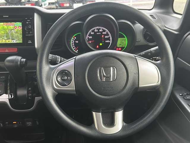 ホンダ Ｎ ＢＯＸ G SSパッケージ 鳥取県 2016(平28)年 1.3万km プレミアムホワイトパールⅡ Ｇ特別仕様車 ＳＳパッケージ/ナビ装着用スペシャルパッケージ＋ETC車載器(ナビ連動)/オートエアコン（プラズマクラスター搭載）/アレルクリーンシート/運転席シートハイトアジャスター/車速連動バリアブル間欠ワイパー/リア左側パワースライドドア＋イージークローザー（両側）/リアシートスライド＋シートバックテーブル/リア右側パワースライドドア/あんしんパッケージ/ディスチャージヘッドライト(オートライトコントロール機構付)/オートリトラミラー/ハーフシェイドフロントウィンドウ/360°スーパーUV・IRカットパッケージ/リア席サンシェード/親水/ヒーテッドドアミラー/フロントドア撥水ガラス/シートヒーター