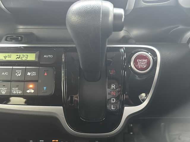 ホンダ Ｎ ＢＯＸ G SSパッケージ 鳥取県 2016(平28)年 1.3万km プレミアムホワイトパールⅡ Ｇ特別仕様車 ＳＳパッケージ/ナビ装着用スペシャルパッケージ＋ETC車載器(ナビ連動)/オートエアコン（プラズマクラスター搭載）/アレルクリーンシート/運転席シートハイトアジャスター/車速連動バリアブル間欠ワイパー/リア左側パワースライドドア＋イージークローザー（両側）/リアシートスライド＋シートバックテーブル/リア右側パワースライドドア/あんしんパッケージ/ディスチャージヘッドライト(オートライトコントロール機構付)/オートリトラミラー/ハーフシェイドフロントウィンドウ/360°スーパーUV・IRカットパッケージ/リア席サンシェード/親水/ヒーテッドドアミラー/フロントドア撥水ガラス/シートヒーター