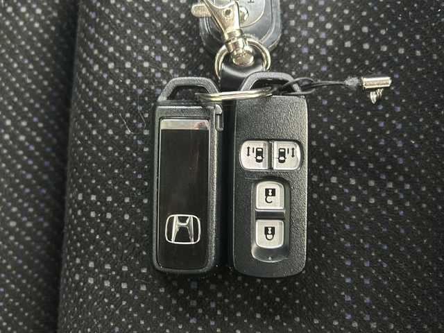 ホンダ Ｎ ＢＯＸ G SSパッケージ 鳥取県 2016(平28)年 1.3万km プレミアムホワイトパールⅡ Ｇ特別仕様車 ＳＳパッケージ/ナビ装着用スペシャルパッケージ＋ETC車載器(ナビ連動)/オートエアコン（プラズマクラスター搭載）/アレルクリーンシート/運転席シートハイトアジャスター/車速連動バリアブル間欠ワイパー/リア左側パワースライドドア＋イージークローザー（両側）/リアシートスライド＋シートバックテーブル/リア右側パワースライドドア/あんしんパッケージ/ディスチャージヘッドライト(オートライトコントロール機構付)/オートリトラミラー/ハーフシェイドフロントウィンドウ/360°スーパーUV・IRカットパッケージ/リア席サンシェード/親水/ヒーテッドドアミラー/フロントドア撥水ガラス/シートヒーター