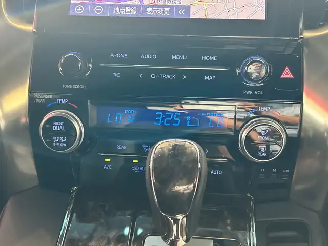 トヨタ アルファードハイブリット S タイプゴールドⅢ 埼玉県 2023(令5)年 2.2万km ブラック セーフティセンス/純正メーカーナビ/ BT/USB/フルセグ/バックカメラ/フリップダウンモニター/両側電動スライドドア/パワーバックドア/サンルーフ/純正17インチアルミホイール/オートブレーキホールド/デジタルインナーミラー/レーダークルーズコントロール/レーンキープアシスト/ハーフレザーシート/ETC/スマートキー/禁煙車