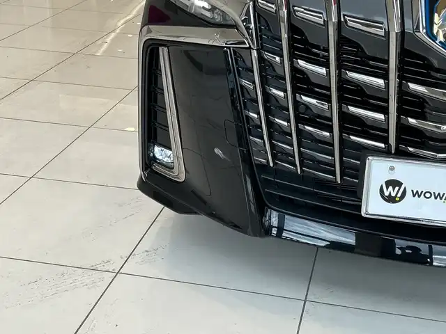トヨタ アルファードハイブリット S タイプゴールドⅢ 埼玉県 2023(令5)年 2.2万km ブラック セーフティセンス/純正メーカーナビ/ BT/USB/フルセグ/バックカメラ/フリップダウンモニター/両側電動スライドドア/パワーバックドア/サンルーフ/純正17インチアルミホイール/オートブレーキホールド/デジタルインナーミラー/レーダークルーズコントロール/レーンキープアシスト/ハーフレザーシート/ETC/スマートキー/禁煙車