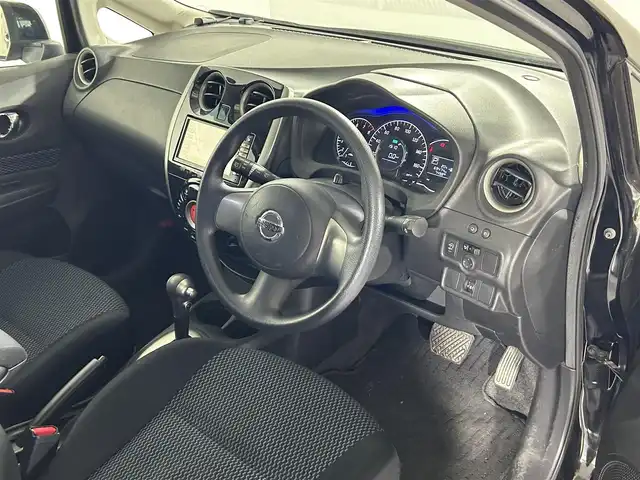 日産 ノート X DIG－S 佐賀県 2014(平26)年 7万km スーパーブラック 純正7型ナビ/ＡＭ/ＦＭ/CD/DVD/Bluetooth/ワンセグTV/バックカメラ/ETC/オートエアコン/盗難防止装置/スマートキー/プッシュスタート/USB入力端子/フロアマット/ハロゲンヘッドライト