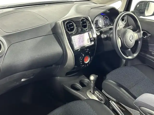 日産 ノート X DIG－S 佐賀県 2014(平26)年 7万km スーパーブラック 純正7型ナビ/ＡＭ/ＦＭ/CD/DVD/Bluetooth/ワンセグTV/バックカメラ/ETC/オートエアコン/盗難防止装置/スマートキー/プッシュスタート/USB入力端子/フロアマット/ハロゲンヘッドライト