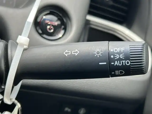 ホンダ フィット e:HEVホーム 千葉県 2020(令2)年 0.6万km シャイニンググレーM ホンダセンシング/・衝突軽減ブレーキ/・レーンキープアシスト/・オートマチックハイビーム/・歩行者事故低減ステアリング/・アダプティブクルーズコントロール/純正8インチSDナビ【VXM-205VFEi】/・CD/DVD/Bluetooth/フルセグTV/バックカメラ/スマートキー/前後コーナーセンサー/前後ドライブレコーダー/ハーフレザーシート/ETC/純正LEDヘッドライト/ヘッドライトレベライザー/サイド＆カーテンエアバッグ/新車時保証書＆取扱説明書
