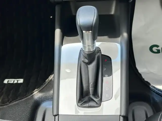 ホンダ フィット e:HEVホーム 千葉県 2020(令2)年 0.6万km シャイニンググレーM ホンダセンシング/・衝突軽減ブレーキ/・レーンキープアシスト/・オートマチックハイビーム/・歩行者事故低減ステアリング/・アダプティブクルーズコントロール/純正8インチSDナビ【VXM-205VFEi】/・CD/DVD/Bluetooth/フルセグTV/バックカメラ/スマートキー/前後コーナーセンサー/前後ドライブレコーダー/ハーフレザーシート/ETC/純正LEDヘッドライト/ヘッドライトレベライザー/サイド＆カーテンエアバッグ/新車時保証書＆取扱説明書