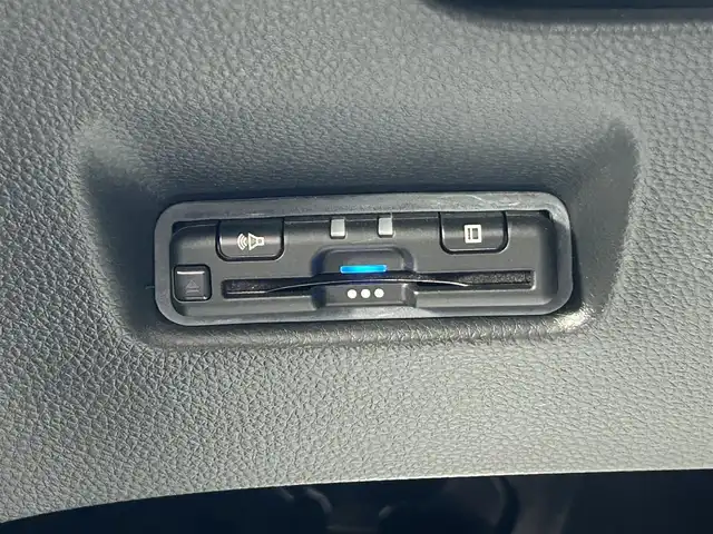 ホンダ フィット e:HEVホーム 千葉県 2020(令2)年 0.6万km シャイニンググレーM ホンダセンシング/・衝突軽減ブレーキ/・レーンキープアシスト/・オートマチックハイビーム/・歩行者事故低減ステアリング/・アダプティブクルーズコントロール/純正8インチSDナビ【VXM-205VFEi】/・CD/DVD/Bluetooth/フルセグTV/バックカメラ/スマートキー/前後コーナーセンサー/前後ドライブレコーダー/ハーフレザーシート/ETC/純正LEDヘッドライト/ヘッドライトレベライザー/サイド＆カーテンエアバッグ/新車時保証書＆取扱説明書