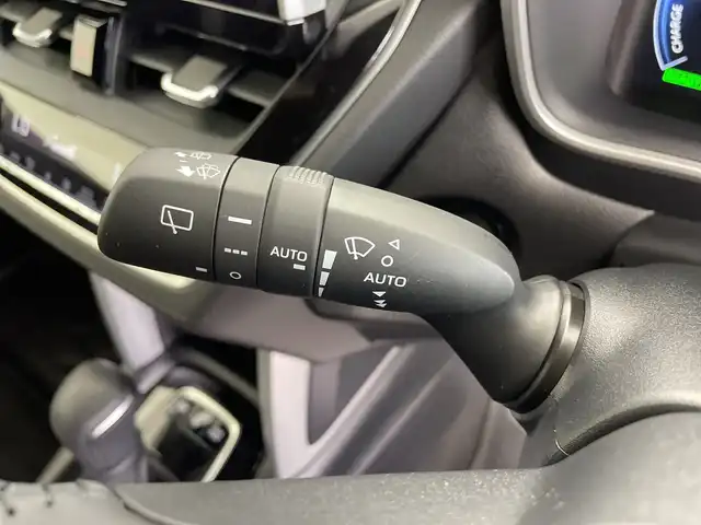 トヨタ カローラ クロス ハイブリッド Z 鹿児島県 2024(令6)年 1.3万km プラチナホワイトパールマイカ 純正ナビゲーションシステム/Bluetooth/フルセグTV/前後ドライブレコーダー/デジタルインナーミラー/アラウンドビューモニター/電子制御パーキング/駐車アシスト/パワーシート/DNシートヒーター/電動リアゲート/クルーズコントロール/トヨタセーフティセンス/SOSコール/コーナーセンサー/レーンキープアシスト/盗難防止装置/ETC2.0/電動パーキングブレーキ/前後ドライブレコーダー/デジタルインナーミラー/オートホールド