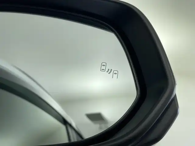 トヨタ カローラ クロス ハイブリッド Z 鹿児島県 2024(令6)年 1.3万km プラチナホワイトパールマイカ 純正ナビゲーションシステム/Bluetooth/フルセグTV/前後ドライブレコーダー/デジタルインナーミラー/アラウンドビューモニター/電子制御パーキング/駐車アシスト/パワーシート/DNシートヒーター/電動リアゲート/クルーズコントロール/トヨタセーフティセンス/SOSコール/コーナーセンサー/レーンキープアシスト/盗難防止装置/ETC2.0/電動パーキングブレーキ/前後ドライブレコーダー/デジタルインナーミラー/オートホールド