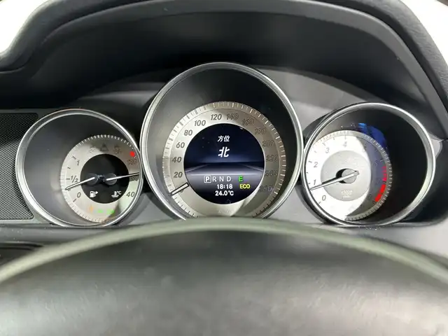 メルセデス・ベンツ Ｃ１８０ ステーションワゴン AVG 神奈川県 2013(平25)年 8万km ポーラホワイト 衝突被害軽減システム/レーダークルーズコントロール/MTモード付AT/純正HDDナビ/（BT/フルセグTV/CD/HDD/USB）/バックカメラ/スマートキー/スペアキー1本/革巻きステアリング/ステアリングスイッチ/ハーフレザー/パワーシート（D/N席）/メモリシート（D/N席）/オートライト/ブラインドスポットモニター/ETC/LEDヘッドランプ/フォグランプ/パワーバックドア/ルーフレール/純正フロアマット/純正17型アルミホイール