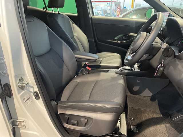 トヨタ ヤリスクロス ハイブリッド Z 福島県 2024(令6)年 1.8万km プラチナホワイトパールマイカ ワンオーナー車/登録時走行距離17/241km/モデリスタエアロ（ADVANCE ROBUST STYLE）/取扱説明書/記録簿/保証書/純正ディスプレイオーディオPlus/（コネクティッドナビ対応、8インチ）/〇フルセグTV（走行視聴不可）/〇Bluetooth/〇Applecarplay/〇ＨＤＭＩ接続端子/〇ＴｉｐｅＣ接続端子/ステアリングヒーター/パワーシート（Ｄ席）/シートヒーター（Ｄ＋Ｎ席）/純正ETC2.0/全方位カメラ/クルーズコントロール（追従機能付き）/ＢＳＭ/ＰＤＡ/ＲＣＴＡ/ＰＡＳＢ/安心降車アシスト/ＲＳＡ/クリアランスソナー（前後）/社外ナビ（前後）/スマートキー/スペアキー（1本）/寒冷地仕様/センターコンソール/AAC