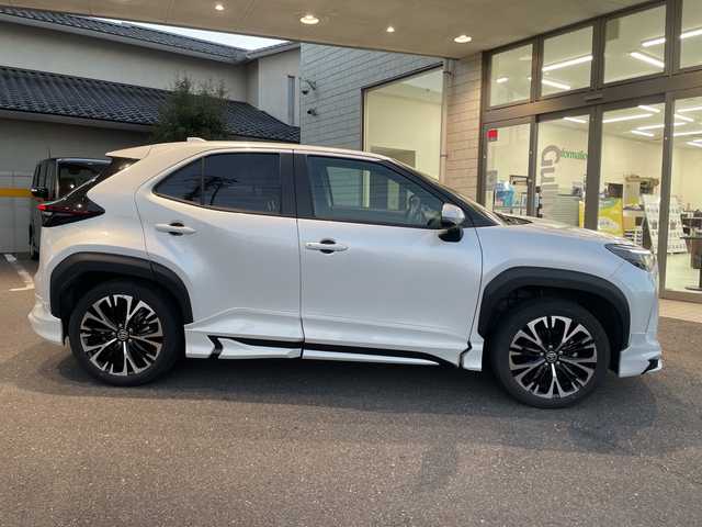 トヨタ ヤリスクロス ハイブリッド Z 福島県 2024(令6)年 1.8万km プラチナホワイトパールマイカ ワンオーナー車/登録時走行距離17/241km/モデリスタエアロ（ADVANCE ROBUST STYLE）/取扱説明書/記録簿/保証書/純正ディスプレイオーディオPlus/（コネクティッドナビ対応、8インチ）/〇フルセグTV（走行視聴不可）/〇Bluetooth/〇Applecarplay/〇ＨＤＭＩ接続端子/〇ＴｉｐｅＣ接続端子/ステアリングヒーター/パワーシート（Ｄ席）/シートヒーター（Ｄ＋Ｎ席）/純正ETC2.0/全方位カメラ/クルーズコントロール（追従機能付き）/ＢＳＭ/ＰＤＡ/ＲＣＴＡ/ＰＡＳＢ/安心降車アシスト/ＲＳＡ/クリアランスソナー（前後）/社外ナビ（前後）/スマートキー/スペアキー（1本）/寒冷地仕様/センターコンソール/AAC