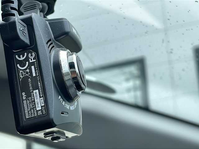 トヨタ アクア S 山口県 2017(平29)年 7.6万km ライムホワイトパールクリスタルシャイン 純正9インチSDナビ【NSZT-Y66T】/　Bluetooth、CD、DVD、FM・AM/・フルセグテレビ/バックカメラ/ビルトインETC/ドライブレコーダー【DRC-310】/シートヒーター【D＋N席】/純正フロアマット/純正15インチアルミホイール/ステアリングスイッチ/プッシュスタート/スマートキー/ドアバイザー/プリクラッシュセーフティ/レーンキープアシスト/盗難防止装置