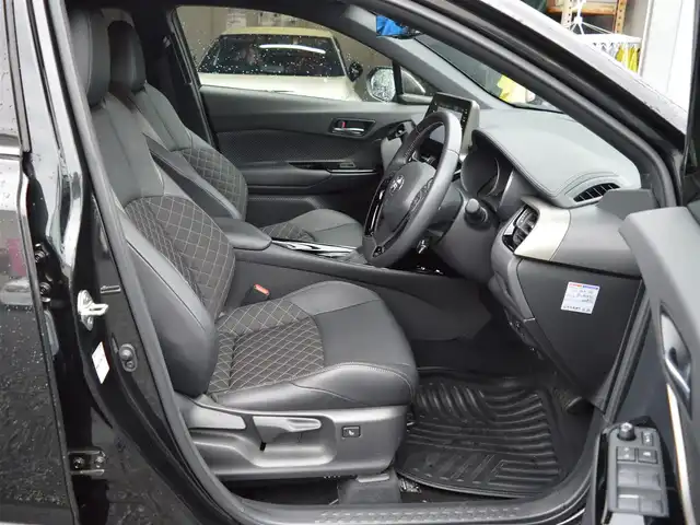 トヨタ Ｃ－ＨＲ G モード ネロセーフティプラスⅢ 栃木県 2023(令5)年 3.9万km ブラックマイカ ワンオーナー/Toyota Safety Sense/［先行車発進告知機能/PCS/BSM/LTA/AHB/RSA// レーダークルーズコントロール］/パノラミックビューモニター/純正ナビ/［BT/AM/FM/USB/Miracast/AppleCarPlay// AndroidAuto］/前席シートヒーター/ドライブレコーダー/ETC2.0/パーキングサポートブレーキ/ドアバイザー/クリアランスソナー/オートハイビーム/オートライト/ステアスイッチ/スマートスペースキー×１/新車保証書/取扱説明書