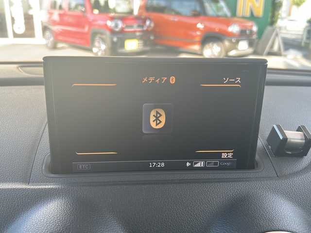 アウディ Ａ３ セダン 1．4 TFSI 東京都 2016(平28)年 3万km ブリリアントレッド 純正ナビ【Bluetooth接続可、CD、DVD、フルセグTV】/クルーズコントロール/バックカメラ/ドライブレコーダー前後/アイドリングストップ/電動パーキングブレーキ/純正フロアマット/純正アルミホイール/ドライブモード/パドルシフト/MTモード付AT/センターコンソール/コーナーセンサー/オートライト/LEDヘッドライト/横滑り防止装置/盗難防止装置/ABS/ETC/Wサイドエアバッグ/スマートキー/スペアキー1本/保証書、取扱説明書