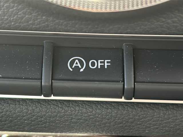 アウディ Ａ３ セダン 1．4 TFSI 東京都 2016(平28)年 3万km ブリリアントレッド 純正ナビ【Bluetooth接続可、CD、DVD、フルセグTV】/クルーズコントロール/バックカメラ/ドライブレコーダー前後/アイドリングストップ/電動パーキングブレーキ/純正フロアマット/純正アルミホイール/ドライブモード/パドルシフト/MTモード付AT/センターコンソール/コーナーセンサー/オートライト/LEDヘッドライト/横滑り防止装置/盗難防止装置/ABS/ETC/Wサイドエアバッグ/スマートキー/スペアキー1本/保証書、取扱説明書
