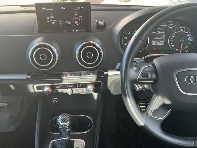 アウディ Ａ３ セダン 1．4 TFSI 東京都 2016(平28)年 3万km ブリリアントレッド 純正ナビ【Bluetooth接続可、CD、DVD、フルセグTV】/クルーズコントロール/バックカメラ/ドライブレコーダー前後/アイドリングストップ/電動パーキングブレーキ/純正フロアマット/純正アルミホイール/ドライブモード/パドルシフト/MTモード付AT/センターコンソール/コーナーセンサー/オートライト/LEDヘッドライト/横滑り防止装置/盗難防止装置/ABS/ETC/Wサイドエアバッグ/スマートキー/スペアキー1本/保証書、取扱説明書
