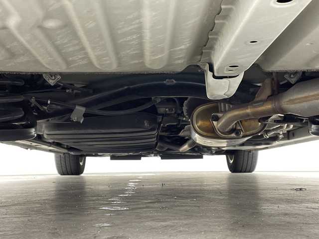 トヨタ ノア ハイブリッド G 三重県 2017(平29)年 6.5万km ホワイトパールクリスタルシャイン 禁煙車 /社外ナビ/・CD/DVD/AM/FM/iPod/SD/フルセグ/iPod/Bluetooth/前席シートヒーター/Alpineフリップダウンモニター/クルーズコントロール/プリクラッシュセーフティ/レーンキープアシスト/オートハイビーム/オートライト/プッシュスタート/スマートキー/スペアキー/両側パワースライドドア/純正１５インチAW