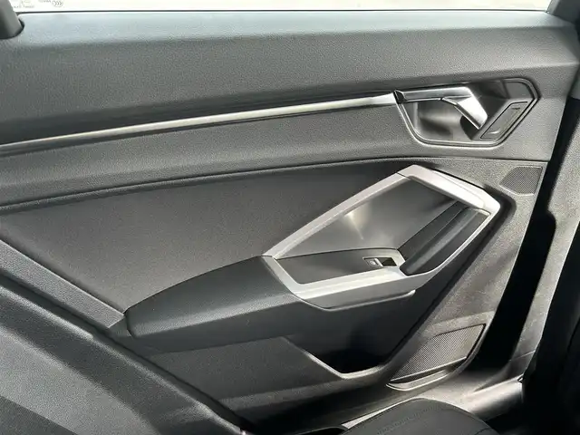 アウディ Ｑ３ 35TFSI アドバンスド 福岡県 2023(令5)年 3.9万km パール 純正ナビ/前席パワーシート/前席シートヒーター/電動リアゲート/ETC2.0/オートブレーキホールド/クルーズコントロール/コーナーセンサー/接近警告/サイドアシスト/Audiプレセンス