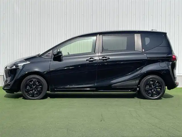 トヨタ シエンタ ハイブリッド ファンベースG セーフティEDⅡ 香川県 2022(令4)年 2.6万km ブラックマイカ 純正メモリーナビ/→AM/FM/CD/DVD/Bluetooth/フルセグTV/バックカメラ/ビルトインETC/前後ドライブレコーダー/両側パワースライドドア/衝突軽減ブレーキ/レーンキープアシスト/クルーズコントロール/LEDヘッドライト/シートヒーター/ハンドルヒーター/オートハイビーム/プッシュスタート/スマートキー/ステアリングスイッチ/コーナーセンサー/革巻きステアリング
