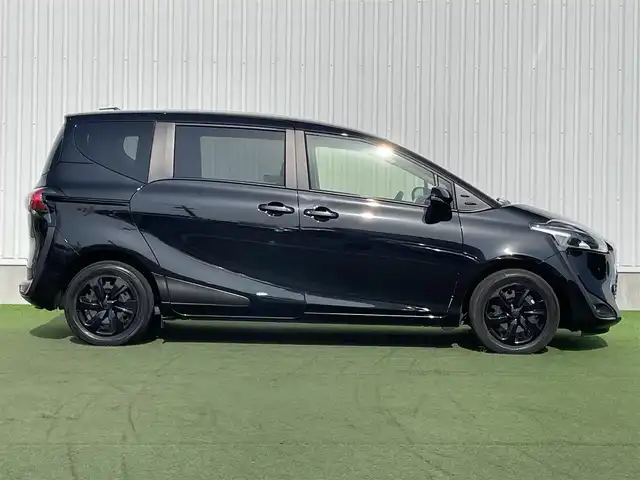 トヨタ シエンタ ハイブリッド ファンベースG セーフティEDⅡ 香川県 2022(令4)年 2.6万km ブラックマイカ 純正メモリーナビ/→AM/FM/CD/DVD/Bluetooth/フルセグTV/バックカメラ/ビルトインETC/前後ドライブレコーダー/両側パワースライドドア/衝突軽減ブレーキ/レーンキープアシスト/クルーズコントロール/LEDヘッドライト/シートヒーター/ハンドルヒーター/オートハイビーム/プッシュスタート/スマートキー/ステアリングスイッチ/コーナーセンサー/革巻きステアリング
