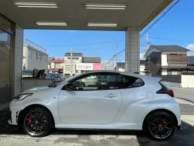 トヨタ ＧＲヤリス RZ ハイパフォーマンス 愛知県 2024(令6)年 0.3万km プラチナホワイトパールマイカ /当店買取/1オーナー/禁煙//GRエアロパーツセット//GR純正フロアマット//GR純正ラゲッジマット//GRスポーツサイドバイザー//純正BBS18AW//純正ディスプレイオーディオナビ//フルセグTV/Bluetooth/typeC//JBLサウンド/ステリングヒーター/ナノイーX//シートヒーター/ハーフレザー//ETC2.0//PCS/LTA/LDA/レーダークルーズコントロール//RSA/TMN/SEA/RCTA/BSM/PKSB/クリアランスソナ//iMT//LEDヘッド/AHB//保証書/取説/マルチメディア取説/スペアキー