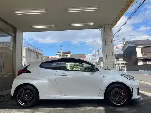 トヨタ ＧＲヤリス RZ ハイパフォーマンス 愛知県 2024(令6)年 0.3万km プラチナホワイトパールマイカ /当店買取/1オーナー/禁煙//GRエアロパーツセット//GR純正フロアマット//GR純正ラゲッジマット//GRスポーツサイドバイザー//純正BBS18AW//純正ディスプレイオーディオナビ//フルセグTV/Bluetooth/typeC//JBLサウンド/ステリングヒーター/ナノイーX//シートヒーター/ハーフレザー//ETC2.0//PCS/LTA/LDA/レーダークルーズコントロール//RSA/TMN/SEA/RCTA/BSM/PKSB/クリアランスソナ//iMT//LEDヘッド/AHB//保証書/取説/マルチメディア取説/スペアキー
