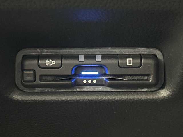 ホンダ フィット e:HEVモデューロX 三重県 2022(令4)年 2.8万km プラチナホワイトパール /禁煙車//純正ナビ/（CD.DVD.SD.BT.フルセグTV）//バックカメラ//ホンダセンシング//レーダークルーズコントロール//社外デジタルインナーミラー（ドラレコ機能付き）//コーナーセンサー//ハーフレザーシート//シートヒーター//ETC//モデューロアルミホイール//柿本マフラー