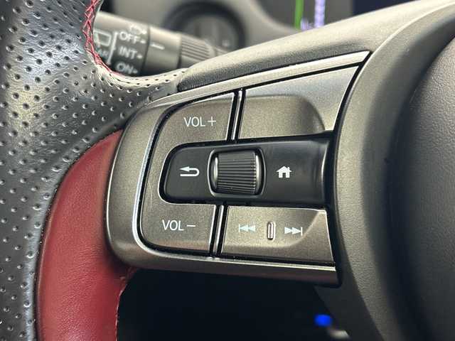 ホンダ フィット e:HEVモデューロX 三重県 2022(令4)年 2.8万km プラチナホワイトパール /禁煙車//純正ナビ/（CD.DVD.SD.BT.フルセグTV）//バックカメラ//ホンダセンシング//レーダークルーズコントロール//社外デジタルインナーミラー（ドラレコ機能付き）//コーナーセンサー//ハーフレザーシート//シートヒーター//ETC//モデューロアルミホイール//柿本マフラー