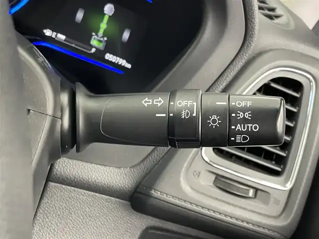 ホンダ ヴェゼル ハイブリッド X 埼玉県 2015(平27)年 5.1万km ホワイトオーキッドパール ・シティブレーキアクティブシステム/・サイド＋カーテンエアバッグシステム/社外7インチメモリナビ/（CD/DVD/SD/ワンセグ/USB/ipod）/社外ETC/電動パーキングブレーキ/オートブレーキホールド/クルーズコントロール/パドルシフト/革巻きステアリング/LEDヘッドライト/フォグランプ/純正16インチアルミホイール/純正フロアマット/社外ドアバイザー