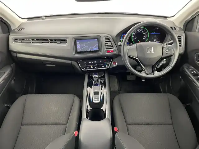 ホンダ ヴェゼル ハイブリッド X 埼玉県 2015(平27)年 5.1万km ホワイトオーキッドパール ・シティブレーキアクティブシステム/・サイド＋カーテンエアバッグシステム/社外7インチメモリナビ/（CD/DVD/SD/ワンセグ/USB/ipod）/社外ETC/電動パーキングブレーキ/オートブレーキホールド/クルーズコントロール/パドルシフト/革巻きステアリング/LEDヘッドライト/フォグランプ/純正16インチアルミホイール/純正フロアマット/社外ドアバイザー